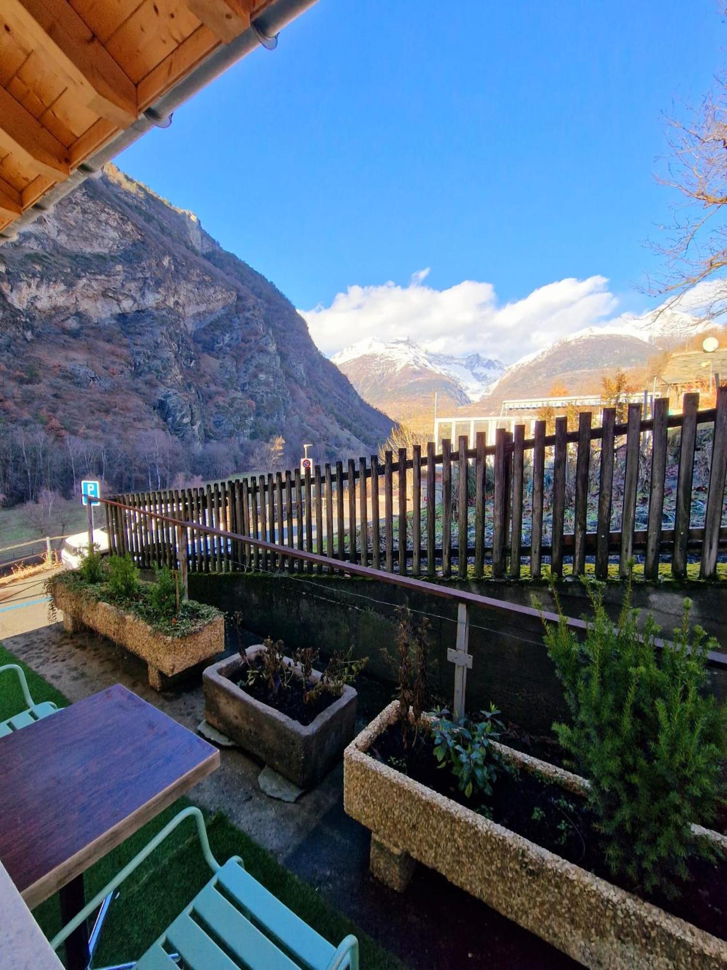 Kunstplanet Im Herzen Der Alpen Am Planetenweg Visp Exterior foto